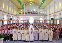 Đức cha Anphong cử hành thánh lễ khai mạc ngày tĩnh huấn huynh – dự trưởng Thiếu nhi Thánh Thể Giáo phận Vinh