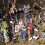 Chiêm ngắm Chúa Hài Đồng nằm trong hang đá máng cỏ