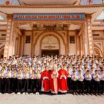 Giáo xứ Thanh Dạ: Đức cha Anphong ban bí tích Thêm Sức cho 159 em