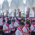 Giáo xứ Vạn Phần: Hồng ân Chúa Thánh Thần xuống trên 209 em