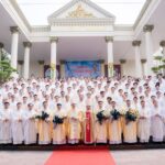 Giáo phận Thanh Hóa: Dâng hoa cộng đồng và thánh lễ truyền chức linh mục 2022