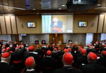 Không có ứng cử viên nổi trội trong mật nghị hồng y