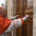 Hồng y Farrell – nhà quản trị thầm lặng của thời khắc lịch sử